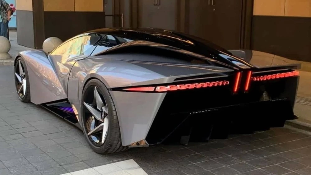 Гиперкар Farnova Othello 1 сзади сбоку