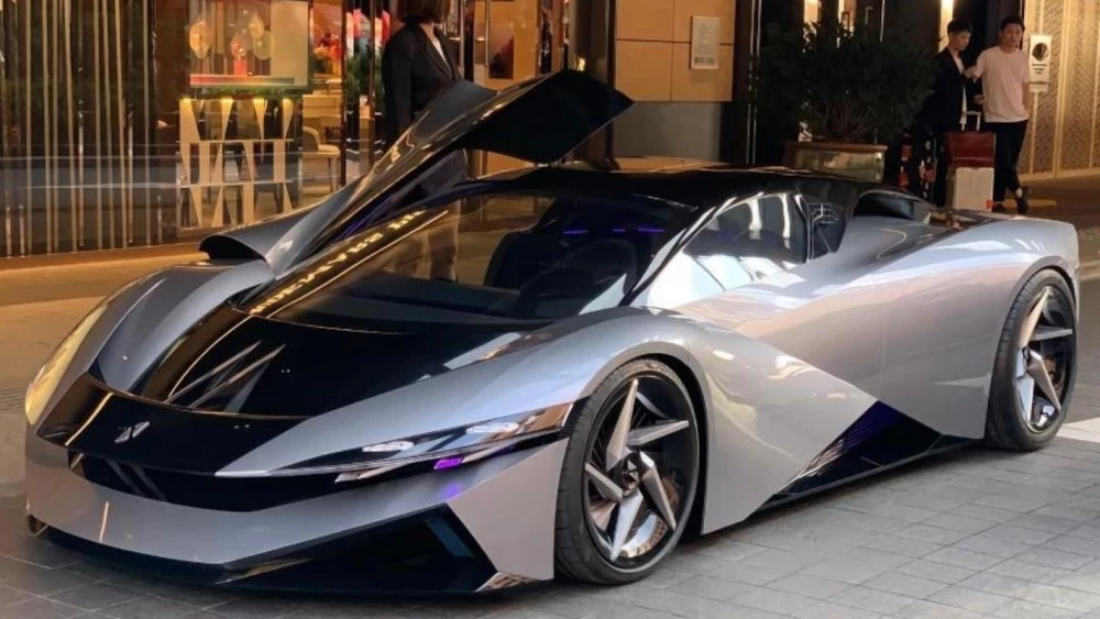 Гиперкар Farnova Othello 1 спереди сбоку