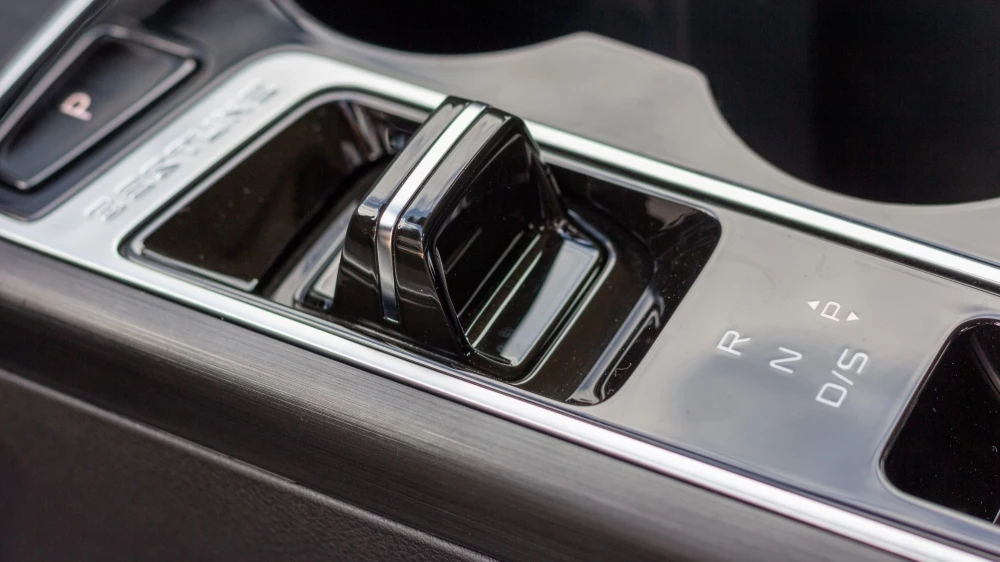 новый FAW Bestune B70 четвертого поколения в Беларуси салон интерьер тоннель рычажок селектор