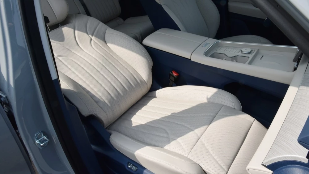 Гибридный кроссовер Chery Fulwin T9 салон интерьер первое сиденье кресло