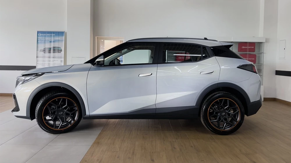 gac gs3 в автосалоне обзор сбоку