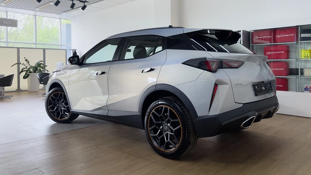 gac gs3 в автосалоне обзор сбоку сзади