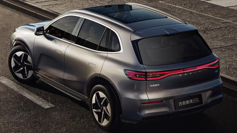 Geely Galaxy E5 сбоку сзади