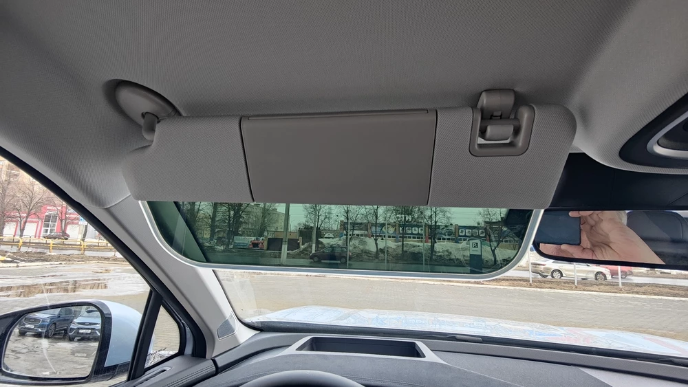 Geely Atlas тест Мишина салон интерьер противосолнечные козырьки