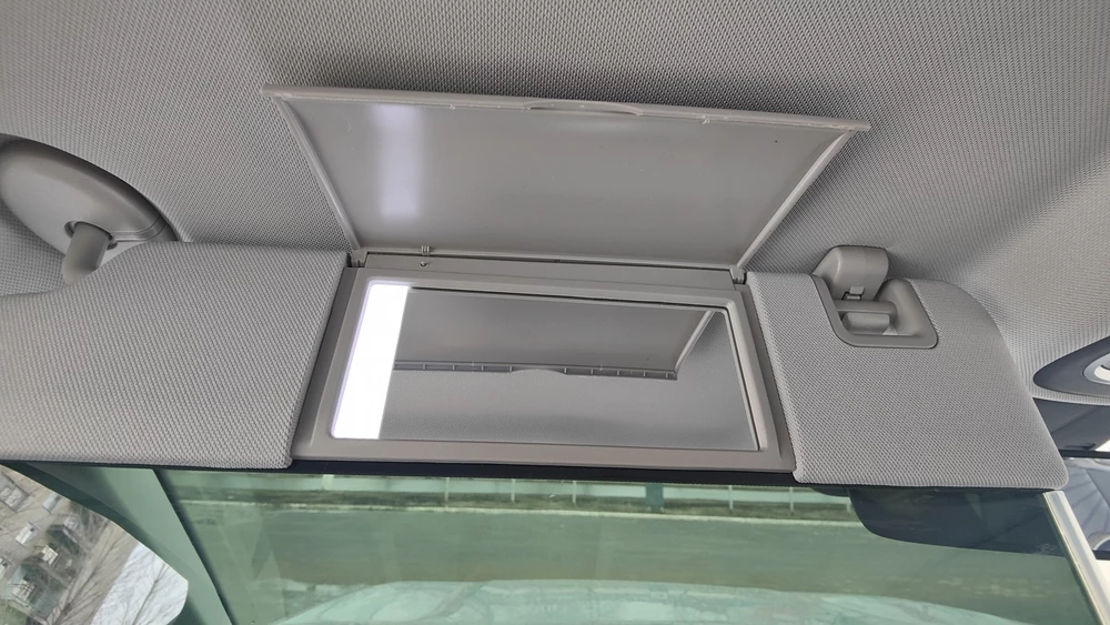 Geely Atlas тест Мишина салон интерьер противосолнечные козырьки подсветка зеркала