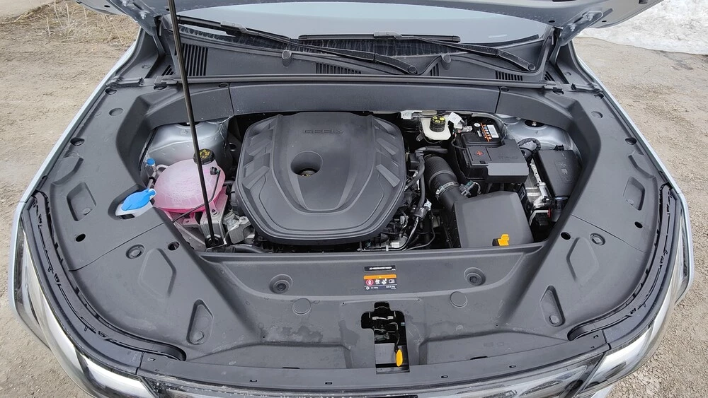 Geely Atlas тест Мишина двигатель мотор капот