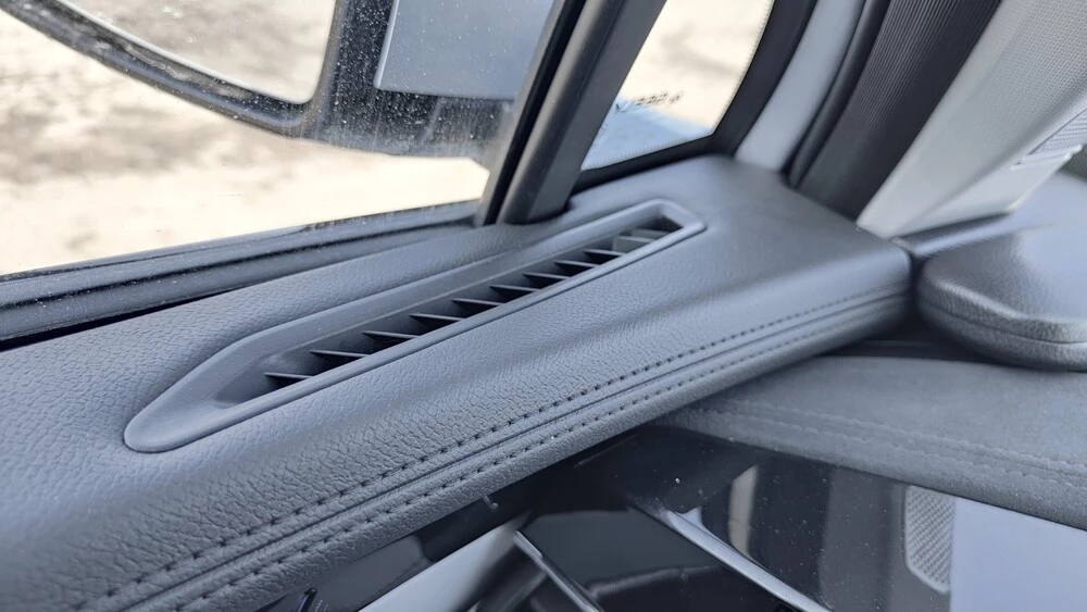 Geely Atlas тест Мишина салон интерьер первый ряд дверные карты