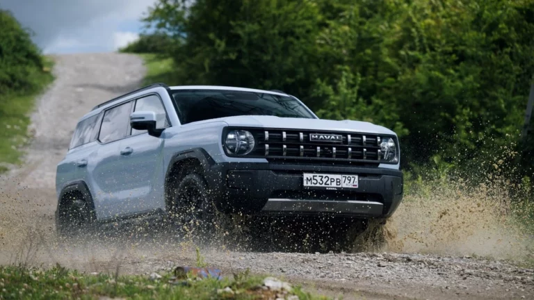 Haval H3 тест-драйв сбоку спереди в динамике полный привод