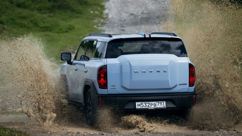 Haval H3 тест-драйв сбоку сзади в динамике полный привод водоем бездорожье