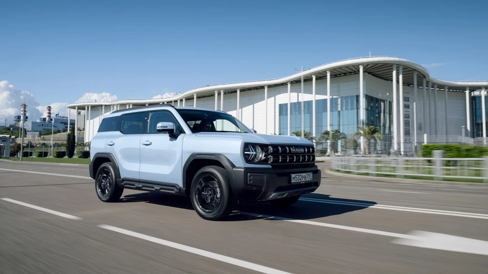 Haval H3 тест-драйв сбоку спереди в статике