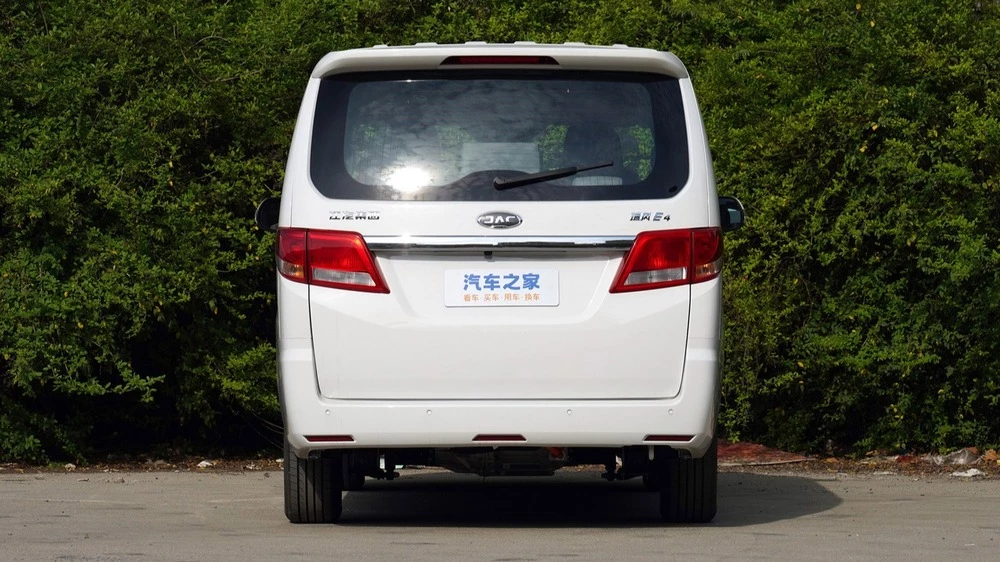 Электрический минивэн JAC Refine E3 сзади