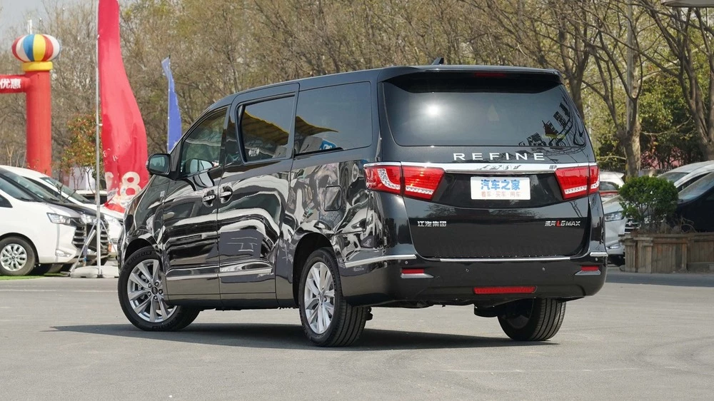 Минивэн JAC Refine L6 Max сзади сбоку