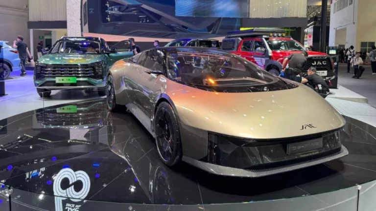 павильон JAC пекинский автосалон