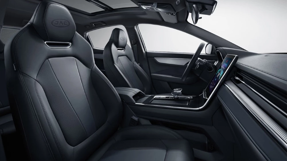 JAC J7 Plus салон интерьер первый ряд сиденья