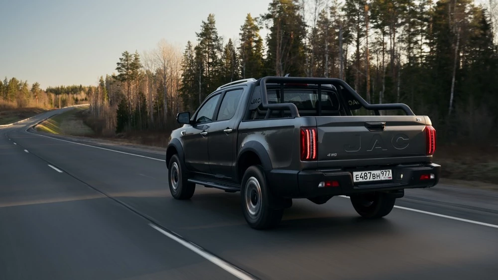 JAC T9 тест сбоку сзади в динамике