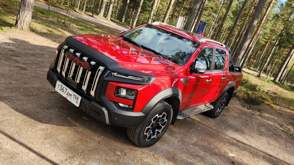 В России появился большой пикап по выгодной цене. Наш тест-драйв JAC T9 JAC T9 тест сбоку спереди сверху