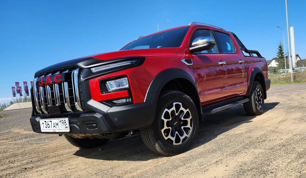 JAC T9 тест сбоку спереди