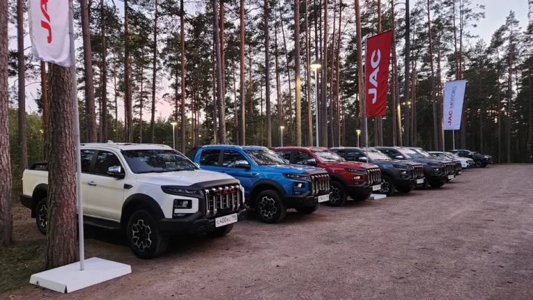 JAC T9 тест разные цвета