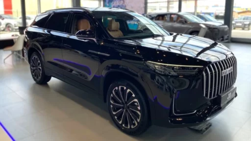Jaecoo J8 спереди сбоку у дилера новый в автосалоне купить спереди сбоку