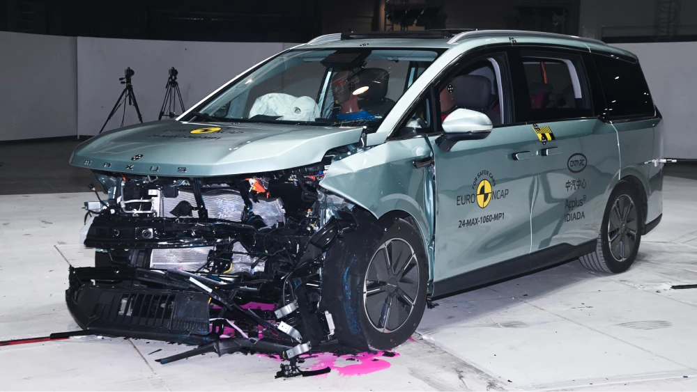 Maxus mifa 7 после краш теста сбоку спереди зелёный euro ncap