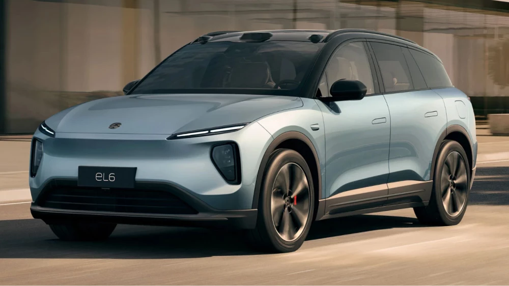 электромобиль nio el6 es6 сбоку спереди голубой европа