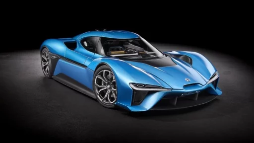 гиперкар NIO EP9 спереди сбоку