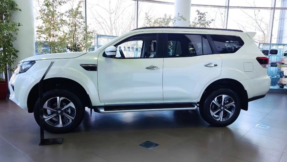 рамный oting паладин у дилера в автосалоне аарон сбоку