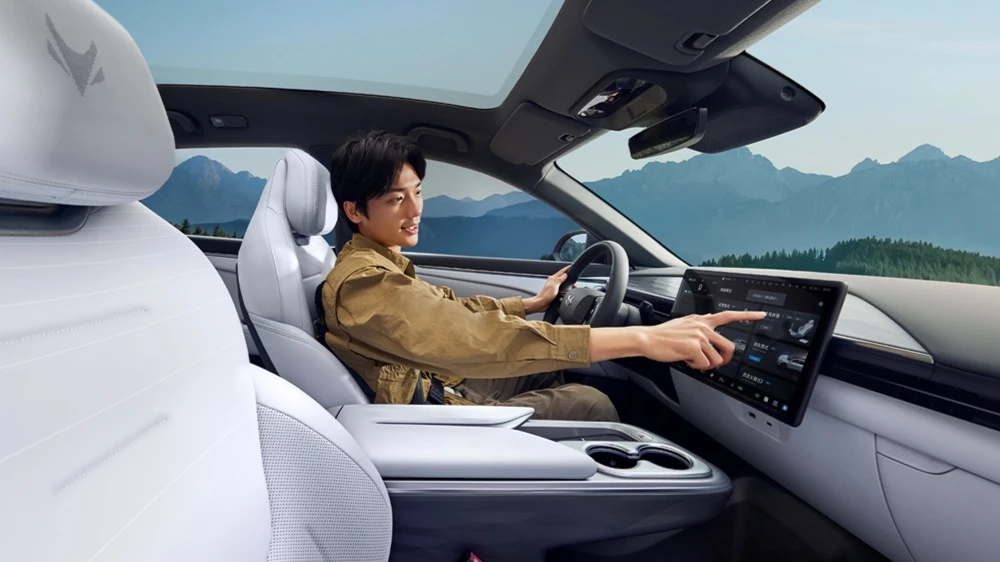 Кроссовер Arcfox Alpha T5 интерьер официальные изображения