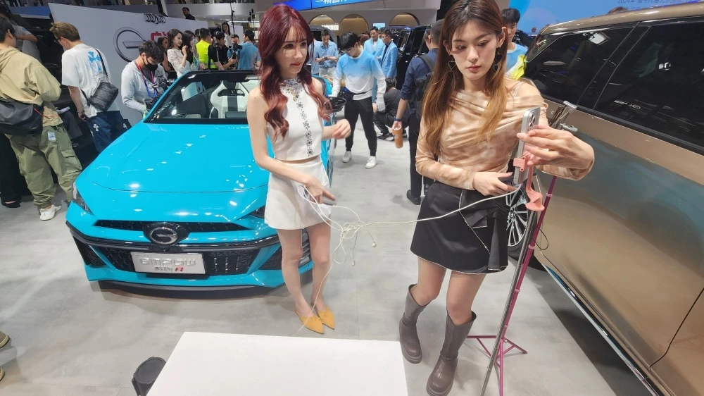 Пекинский автосалон 2024 девушка стрим блогер