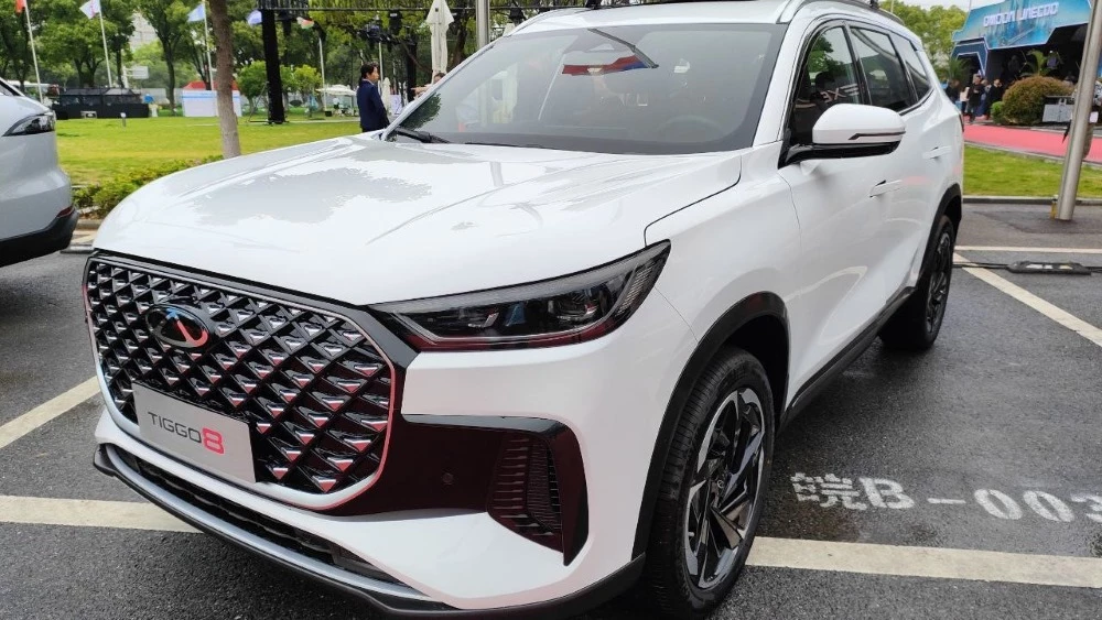 Новый кроссовер Chery Tiggo 8 в Пекине спереди сбоку