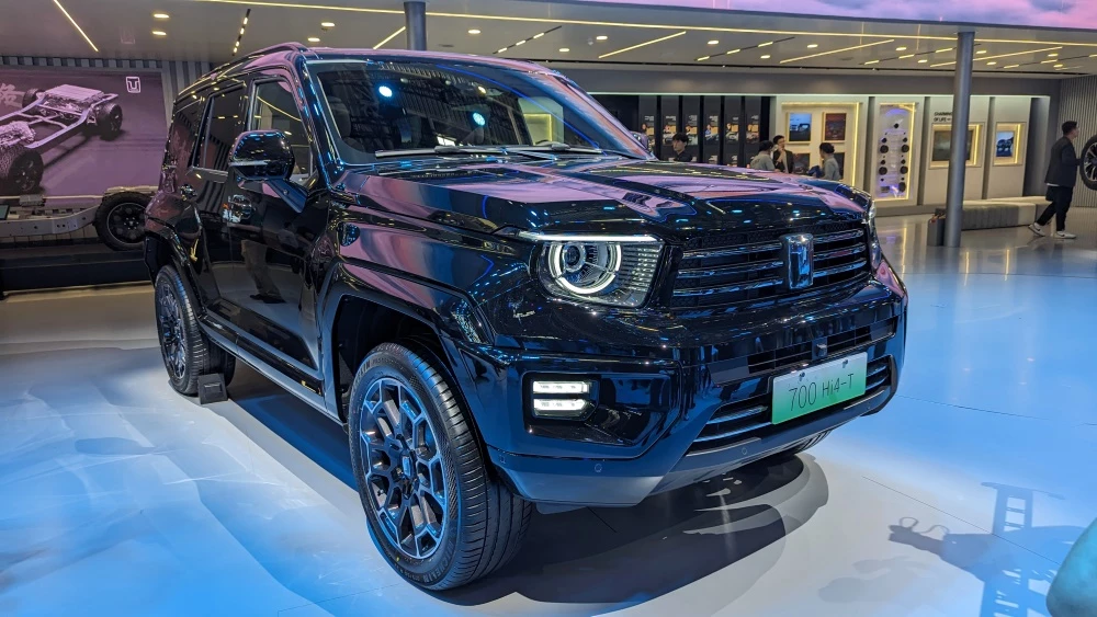 Внедорожник Tank 700 Hi4-T Пекинский автосалон презентация спереди сбоку