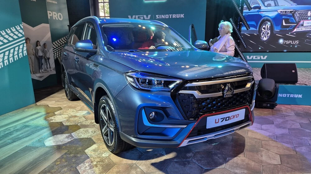 Кроссовер VGV U70 Pro сбоку спереди презентация