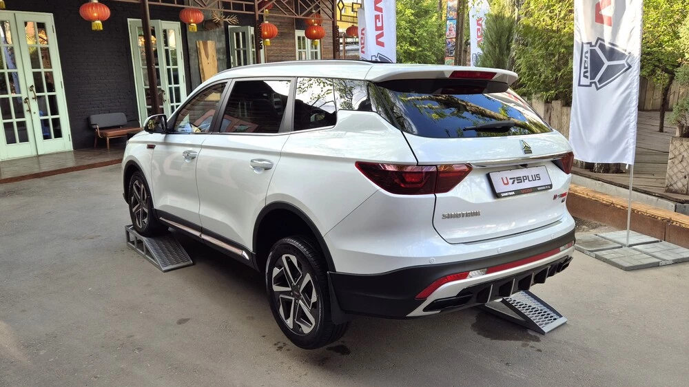 Кроссовер VGV U75 Plus сбоку сзади презентация