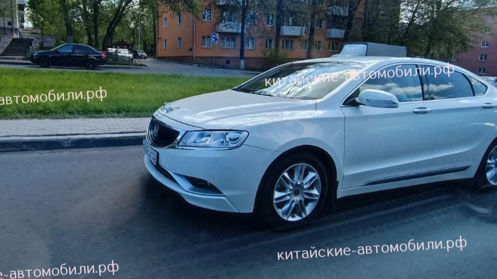 Новая волга Geely Emgrand GT в нижнем новгороде тюнинг олень на капоте сбоку спереди