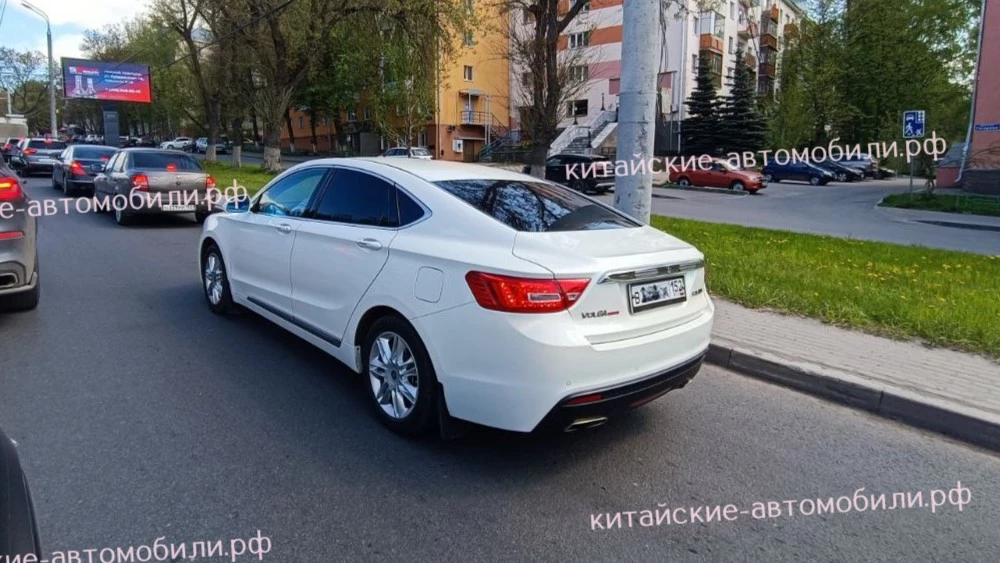 Новая волга Geely Emgrand GT в нижнем новгороде тюнинг олень на капоте сбоку сзади