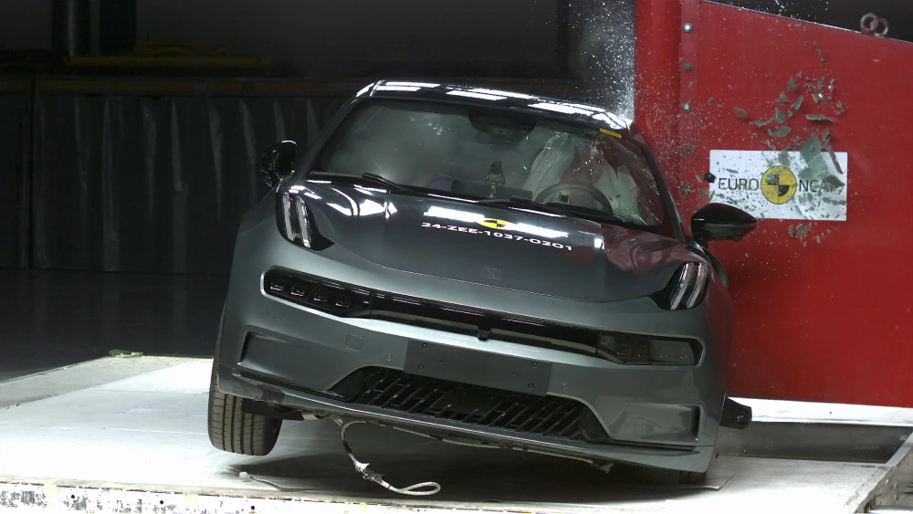 zeekr 001 краш тест боковой удар euro ncap серый спереди