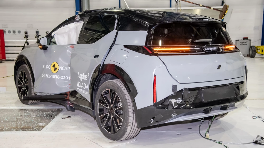 zeekr x сбоку сзади удар боковой краш тест euro ncap