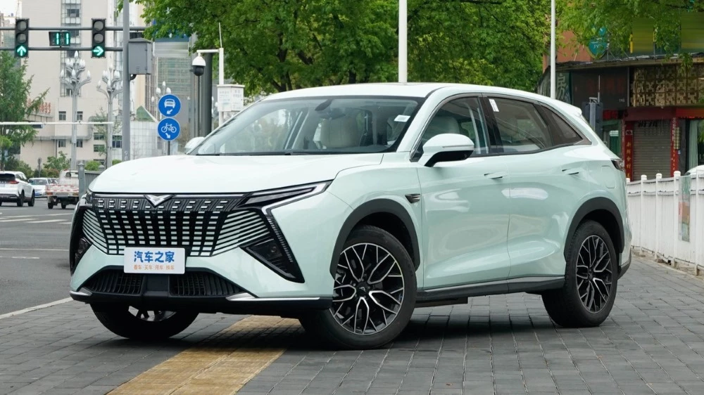 Гибридный кроссовер Kaiyi X7 Kunlun iHD спереди сбоку