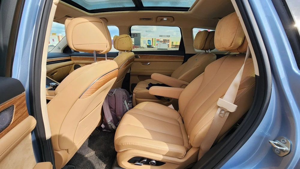 Aito M7 салон интерьер второй ряд сиденья