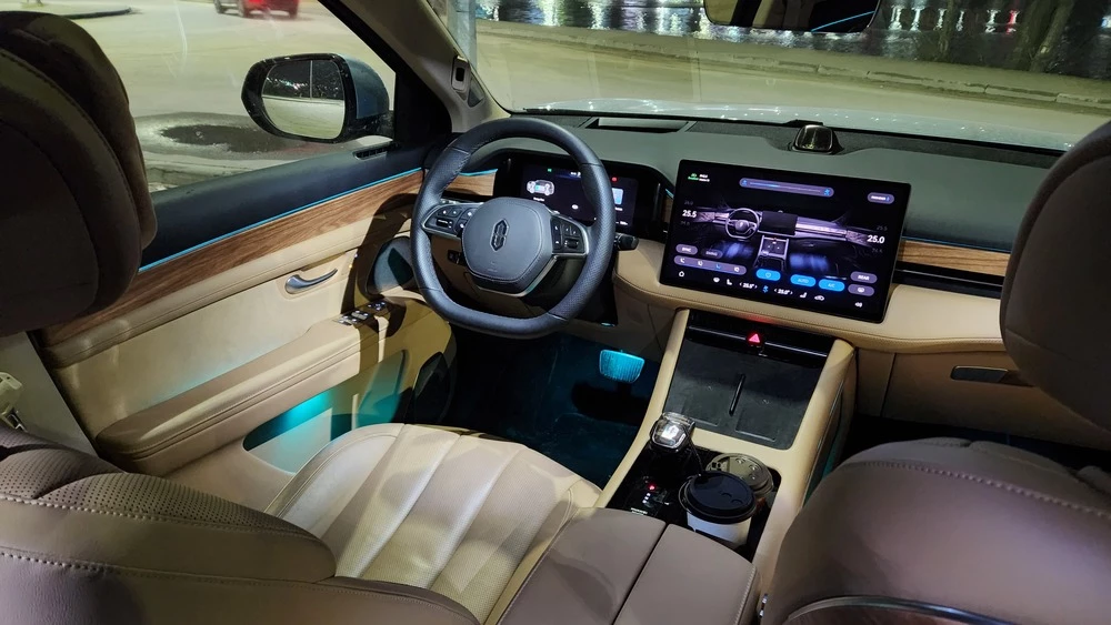 Aito M7 салон интерьер первый ряд сиденья