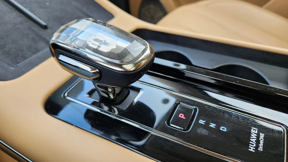 Aito M7 салон интерьер тоннель селектор