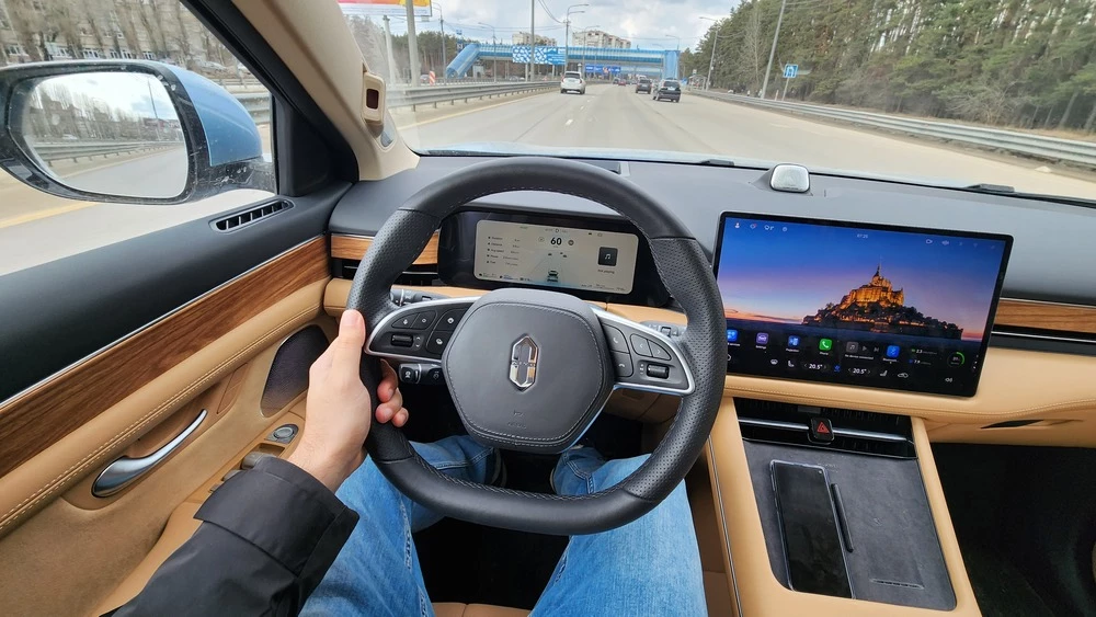 Aito M7 салон интерьер первый ряд сиденья за рулем водитель