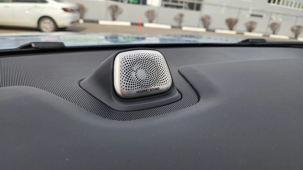 Aito M7 салон интерьер динамик передняя панель