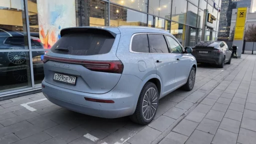 Aito M7 сбоку сзади