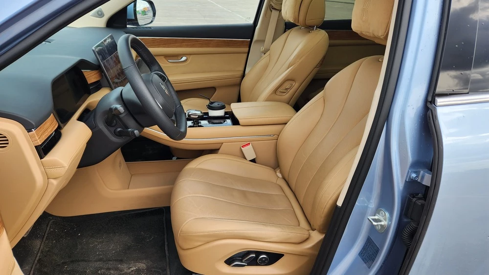 Aito M7 салон интерьер первый ряд сиденья