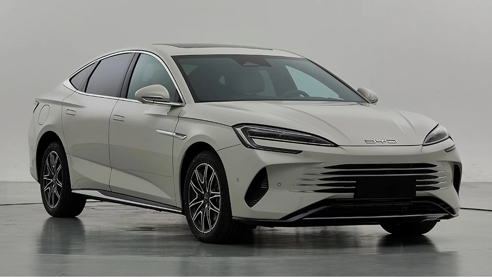 byd seal 07 седан спереди сбоку бежевый