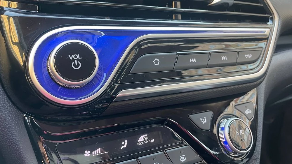 changan alsvin тест в казахстане салон интерьер центральная консоль