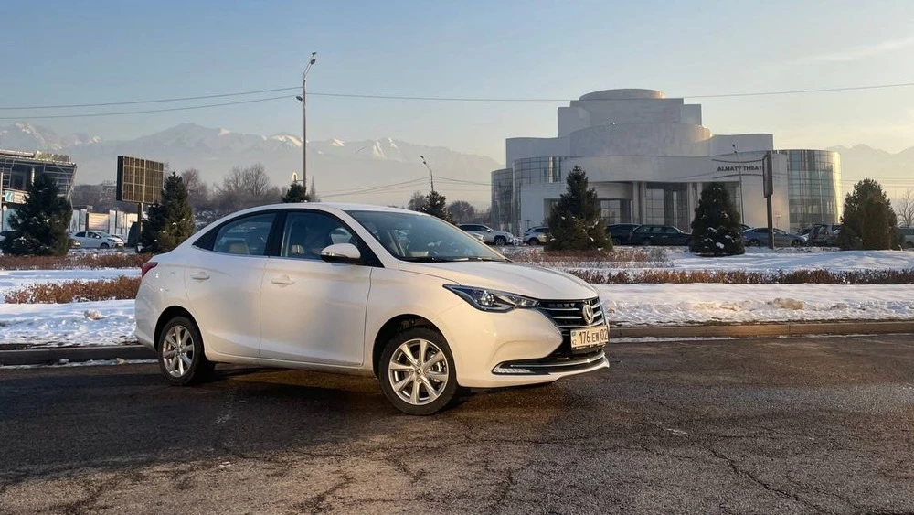 Простота в деталях. Тестируем бюджетный седан Changan Alsvin changan alsvin тест в казахстане сбоку спереди