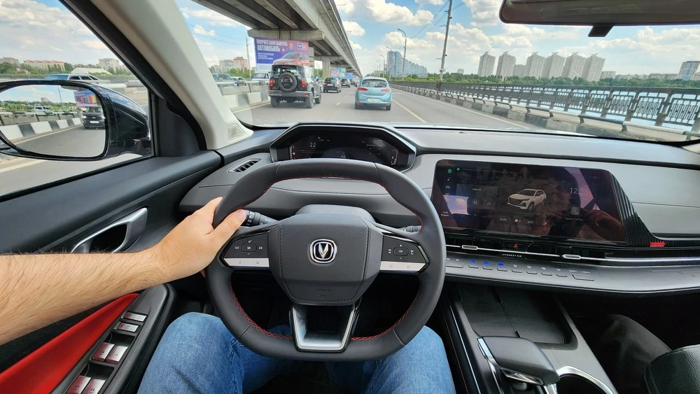Changan CS55 тест салон интерьер водитель за рулем