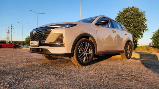 Changan CS55 тест сбоку спереди